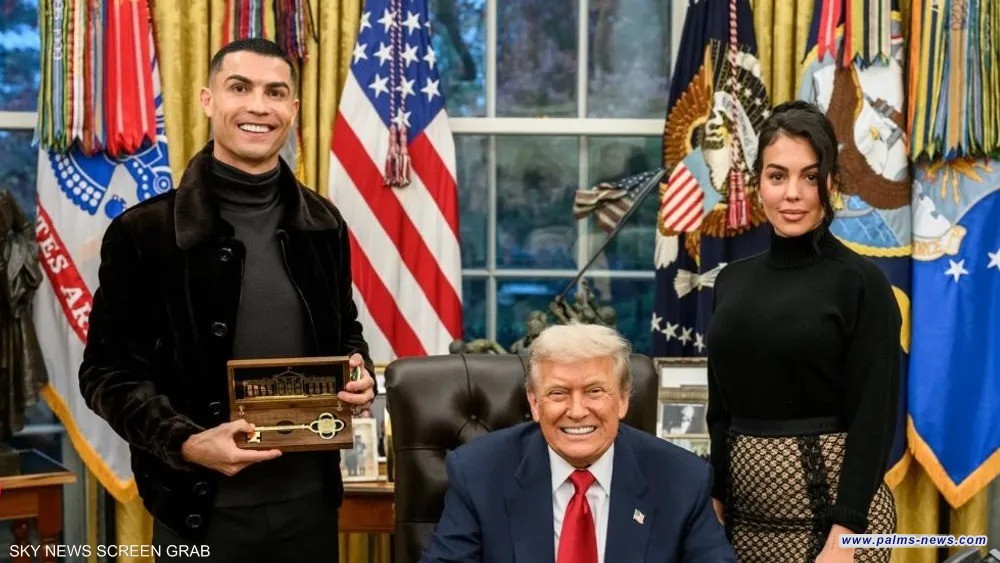 هدية ترامب إلى رونالدو.. صممها بنفسه